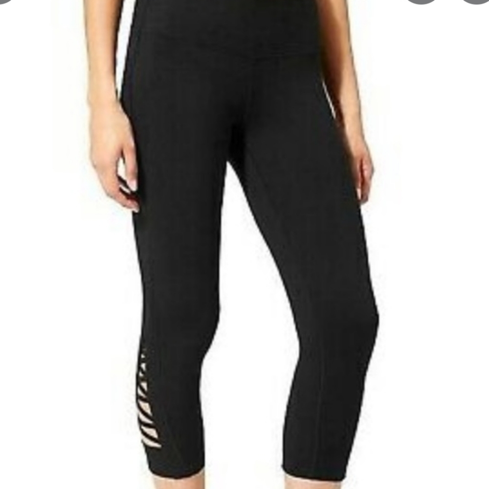Athleta Chaturanga Criss Cross Capri Leggings‎